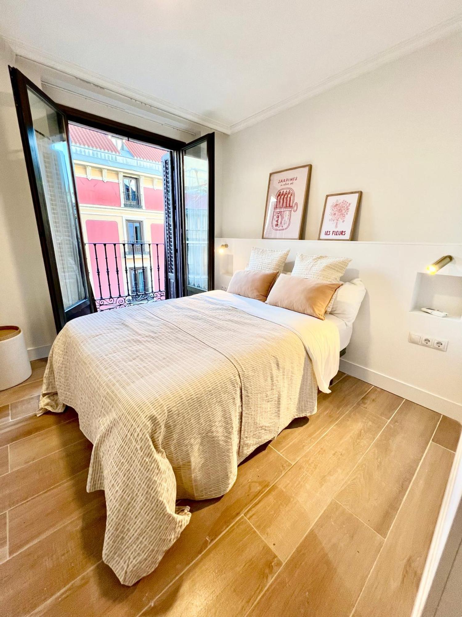 Albergue Miguel Angel Madrid Exteriör bild