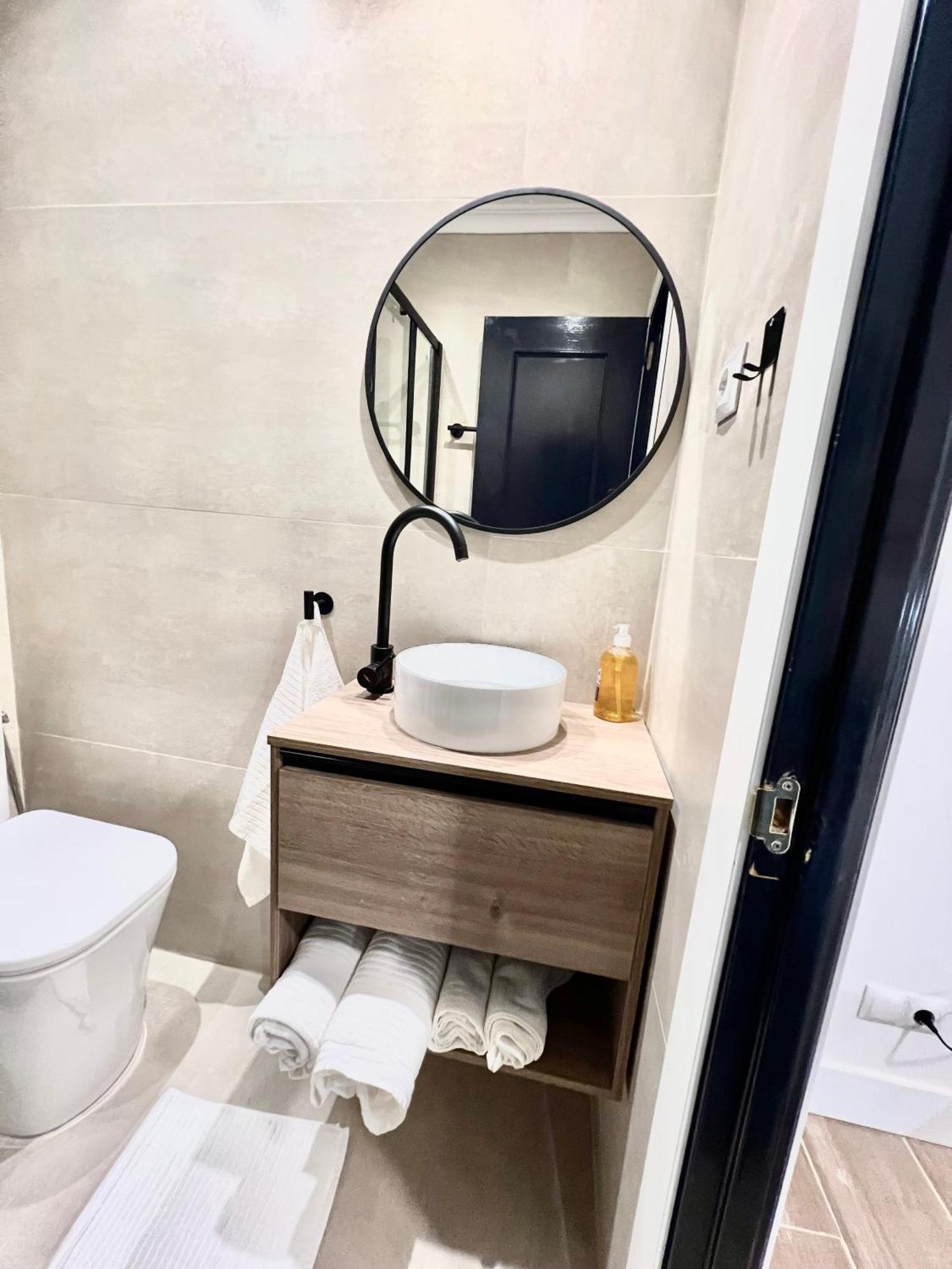 Albergue Miguel Angel Madrid Exteriör bild