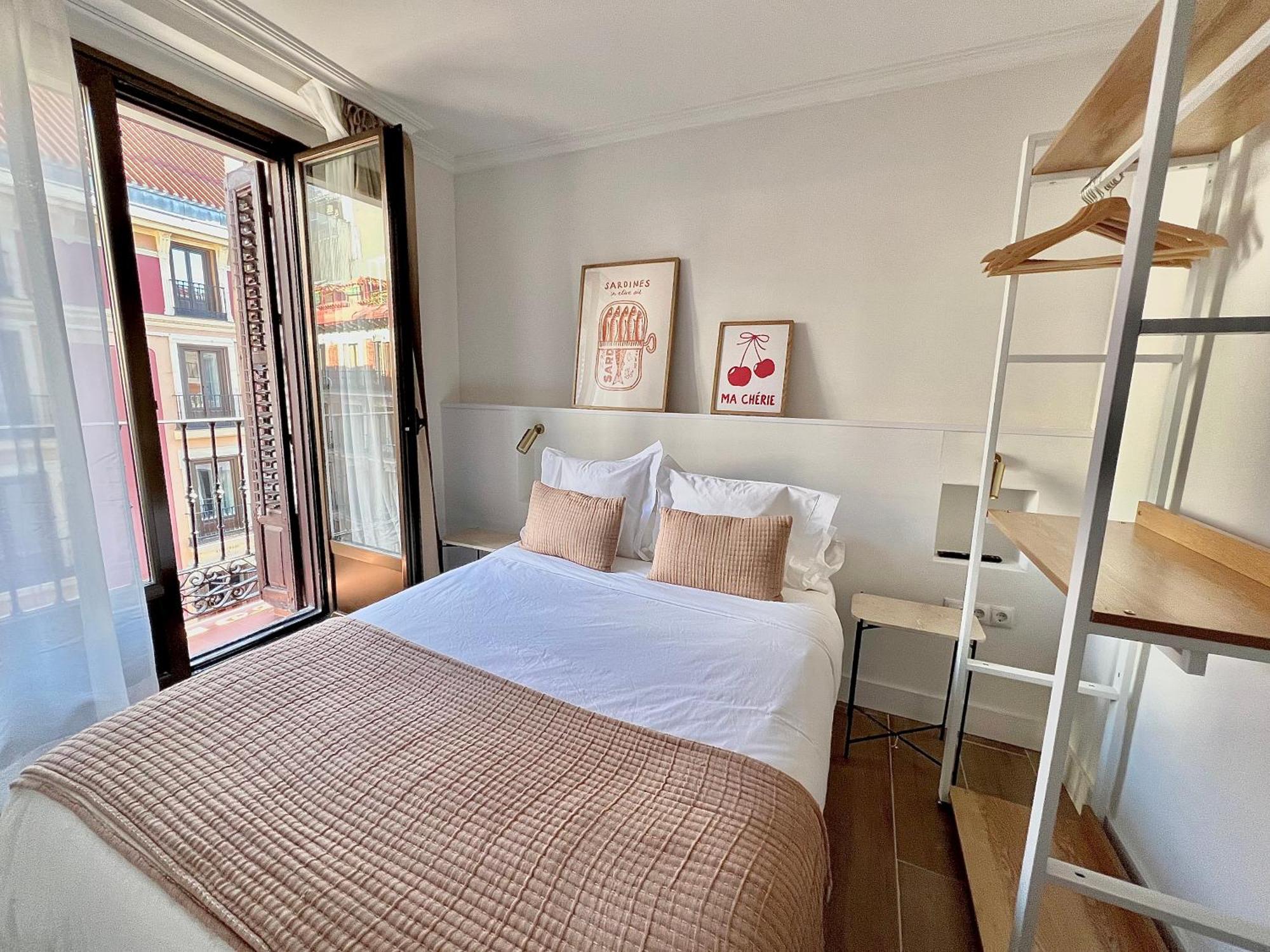 Albergue Miguel Angel Madrid Exteriör bild